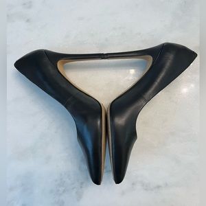 Vince Camuto Black Almond Toe Mid Heel Size 7.5